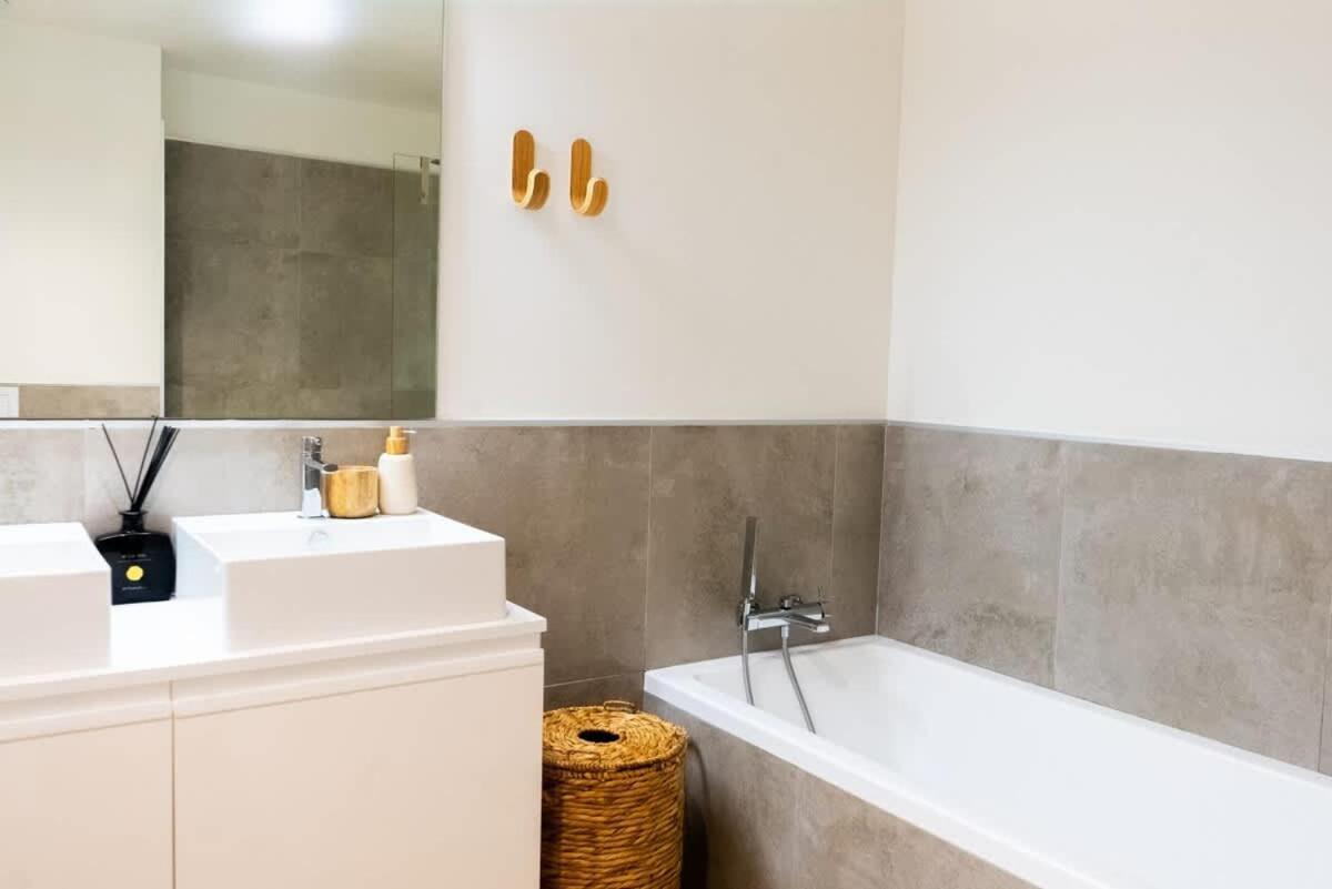 Apartment Jardinana Azalea - Gorgeous 3 Bedroom Close To The